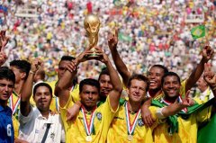 1994年美国世界杯精彩图片 巴西队第四次赢得冠军奖杯