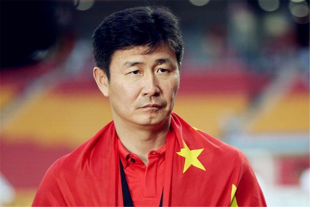 昔日国足锋霸郝海东炮轰里皮 完全不留情面惹争议