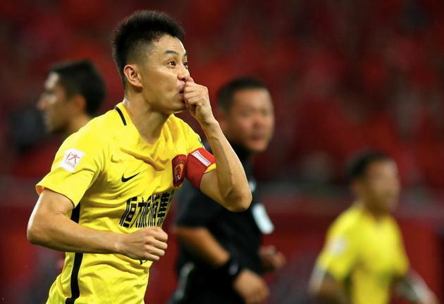 上海上港2-1逆转广州恒大 贺惯绝杀 双方4中门框